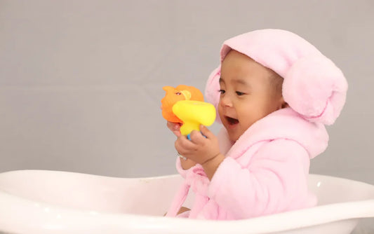 how to choose baby gifts thumbnail
